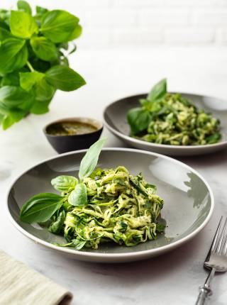 Rezept des Monats: Das ultimative Rezept für Zucchini-Spaghetti mit Pesto Symbolfoto