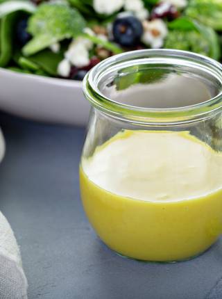 Sesam-Zitronen-Vinaigrette: Das basische Dressing für frische Salate Symbolfoto